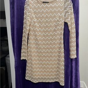 Jessica Howard Gold and White Lace Chevron Long Sleeve Dress